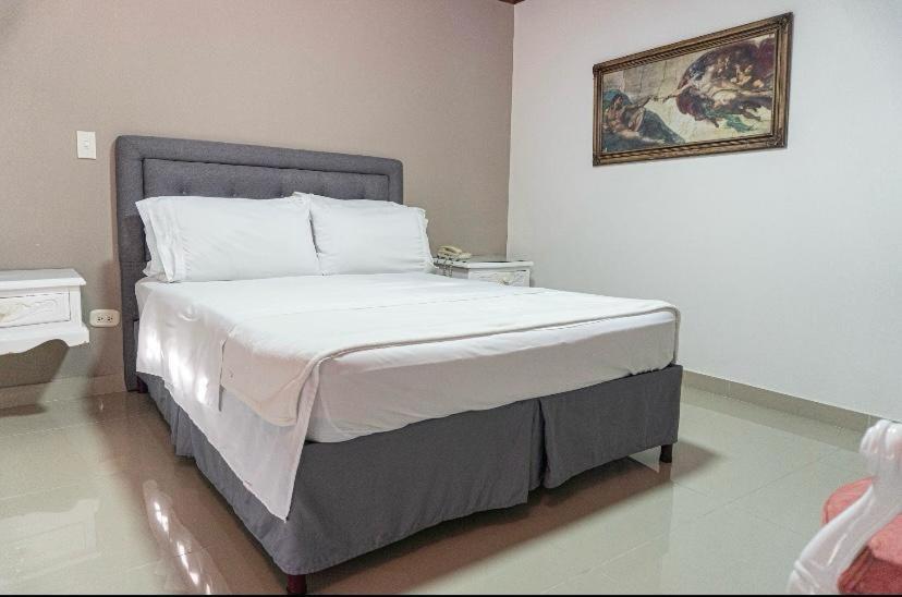 Hotel Suite Santa Rosa Санта-Роса-де-Кабаль Экстерьер фото